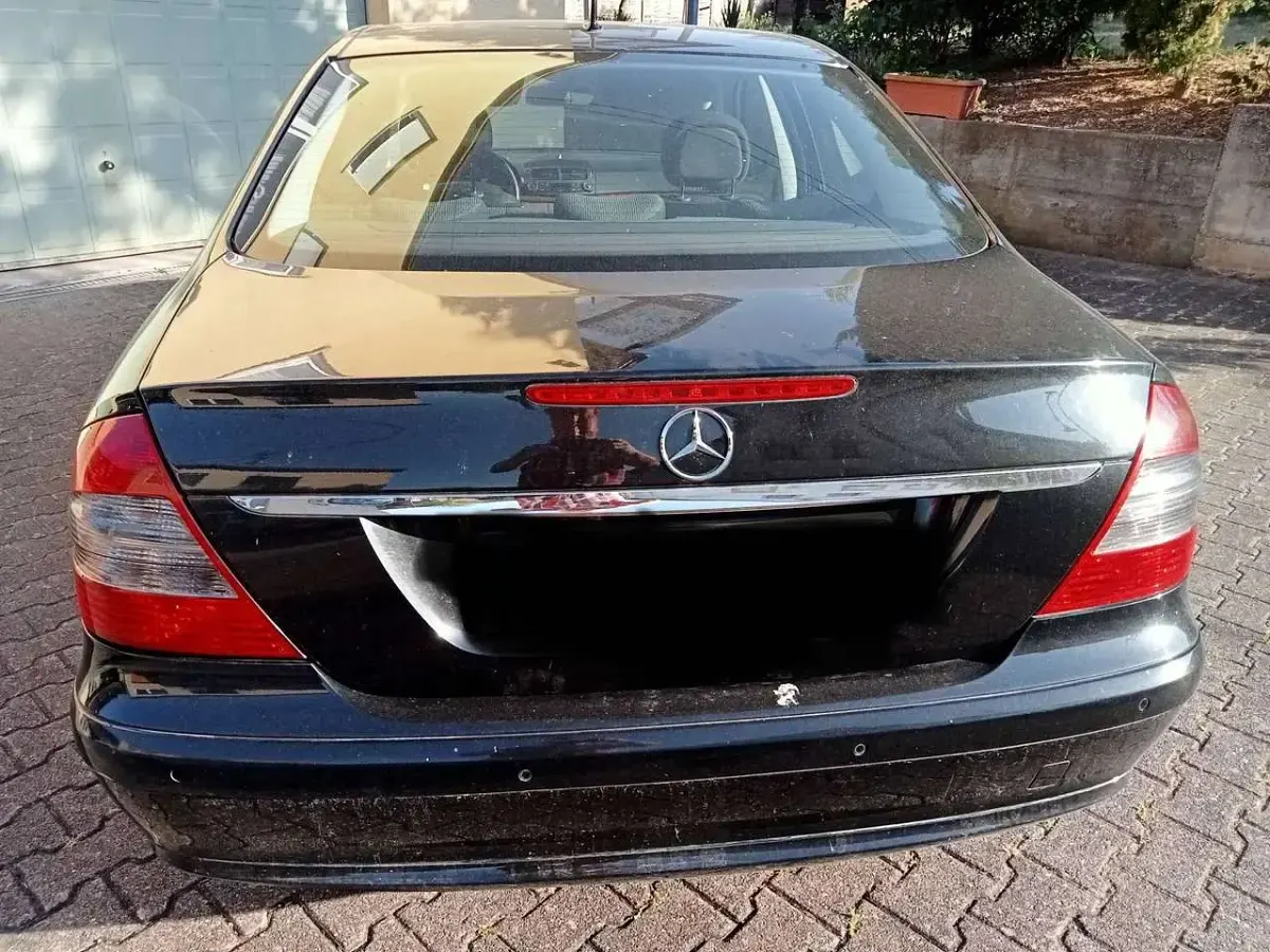 Gebraucht Mercedes E200 Classic 136 PS (100 kW) 2007 Schwarz Limousine