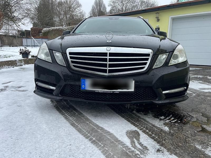 Gebraucht Mercedes E200 AMG 184 PS (135 kW) 2011 Schwarz Kombi