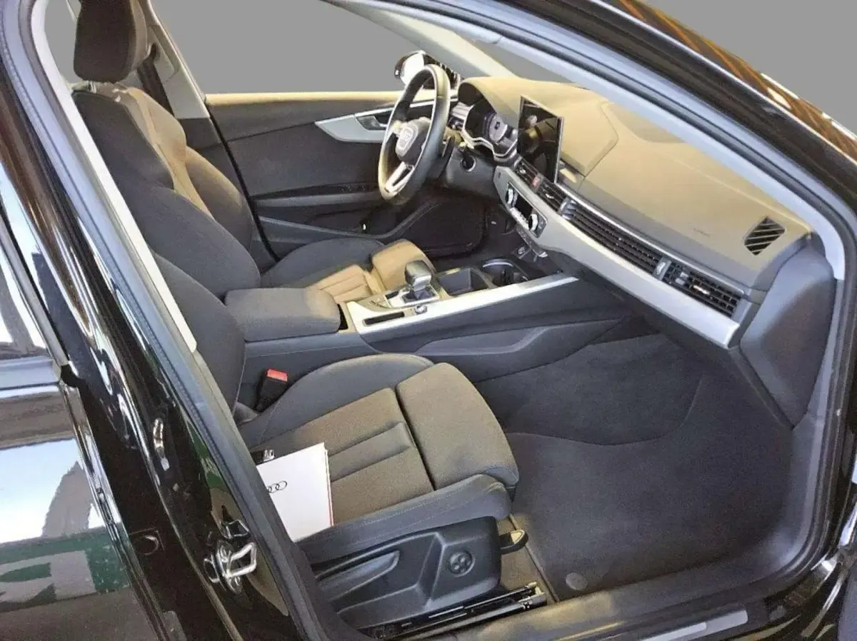 Gebraucht Audi A4 Advanced 163 PS (119 kW) 2023 Schwarz Kombi