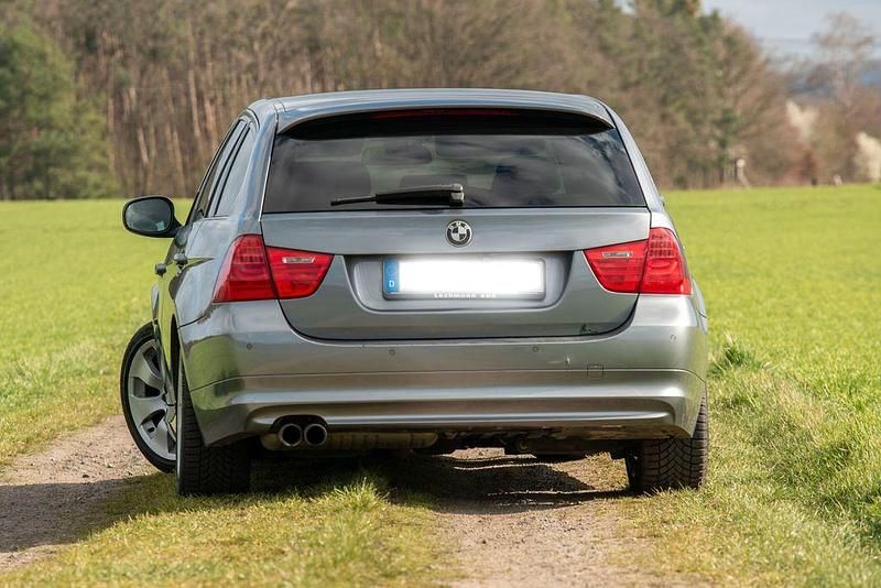 Gebraucht BMW 330 Performance 245 PS (180 kW) 2011 Grau Kombi