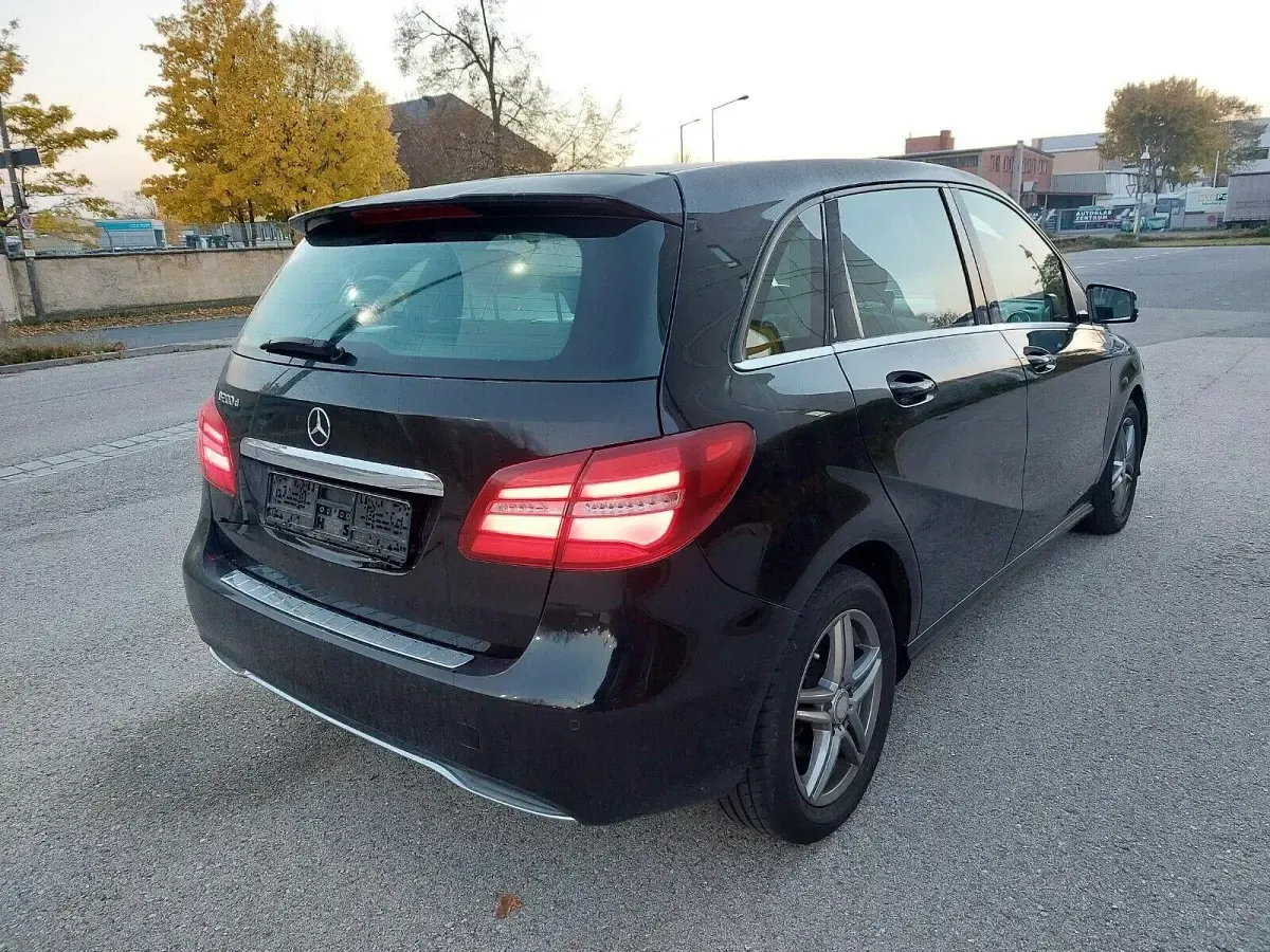 Gebraucht Mercedes B200 136 PS (100 kW) 2016 Schwarz Kleinwagen