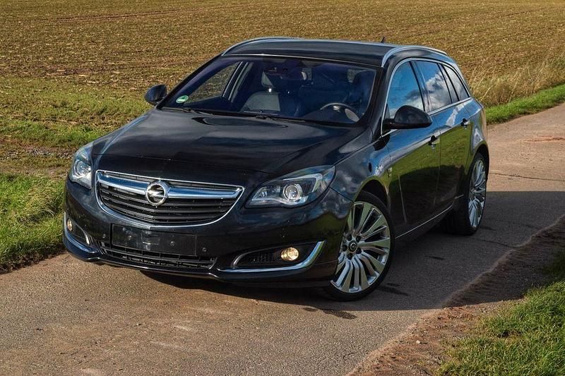 Schwarz Gebraucht 2015 Opel Insignia OPC Kombi | 12.900 € (Teuer) - Bild 1/4