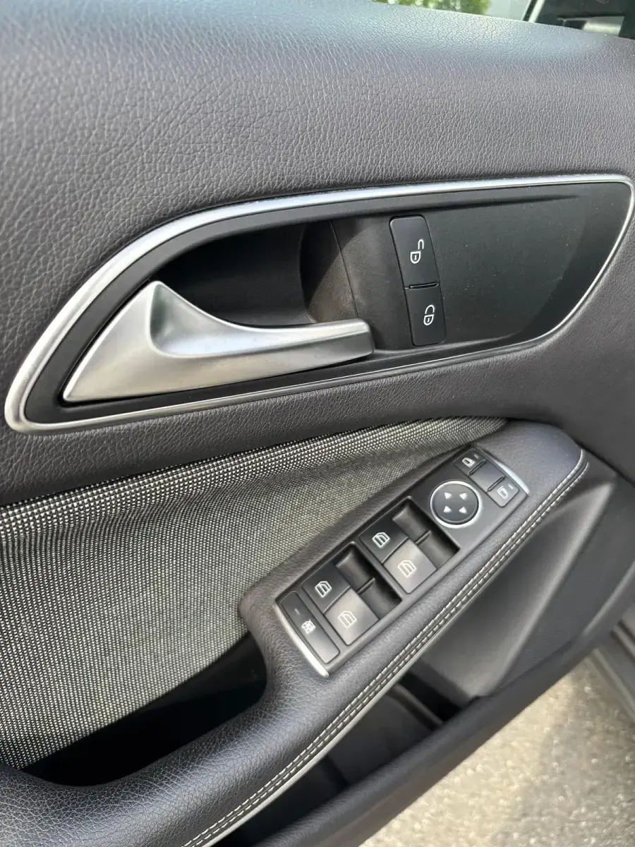 Gebraucht Mercedes A180 122 PS (89 kW) 2013 Grau Kleinwagen
