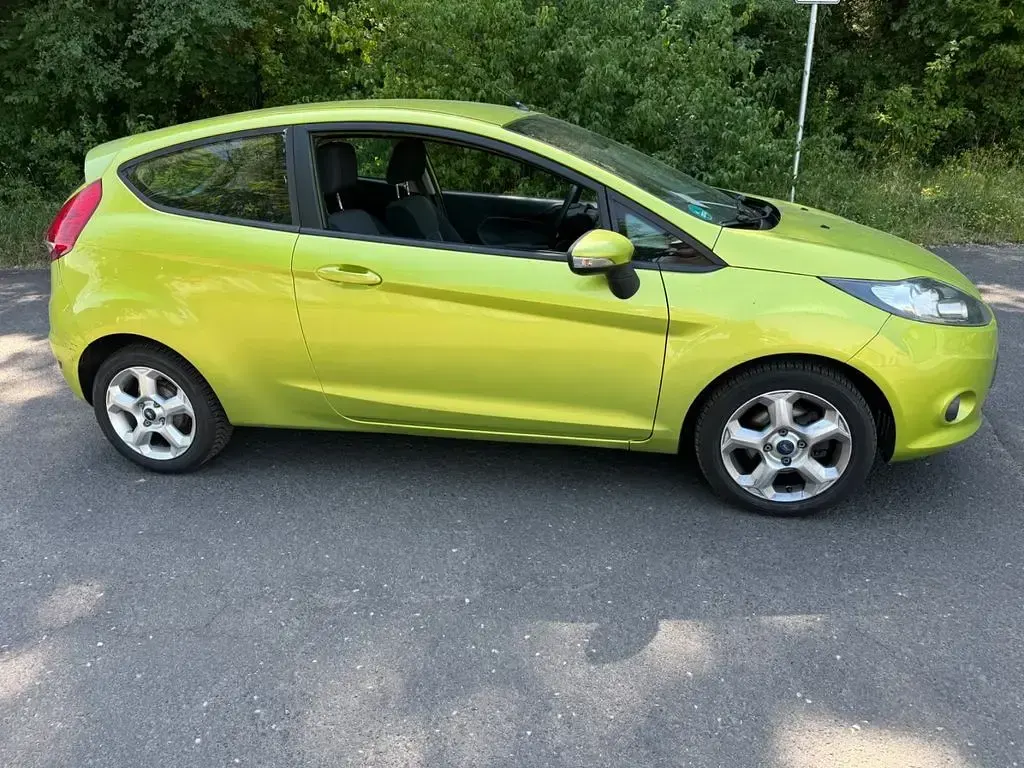 Gebraucht Ford Fiesta Trend 97 PS (71 kW) 2009 Grün Kleinwagen