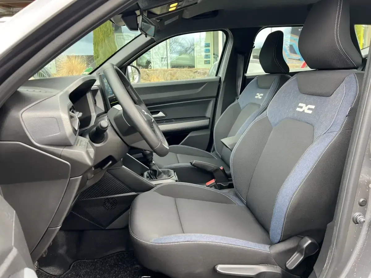Gebraucht Dacia Duster Expression 131 PS (96 kW) 2025 Grau SUV