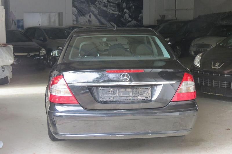 Gebraucht Mercedes E220 Classic 170 PS (125 kW) 2007 Blau Limousine