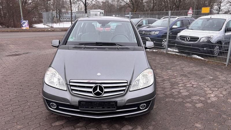 Gebraucht Mercedes A180 109 PS (80 kW) 2009 Grau Kleinwagen