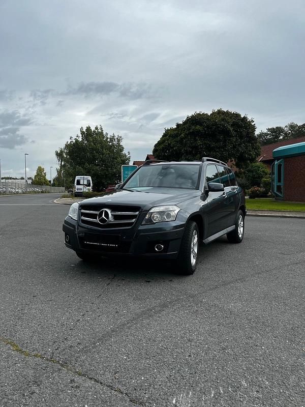 Grau Gebraucht 2009 Mercedes GLK220 SUV | 9.500 € (Teuer) - Bild 1/4