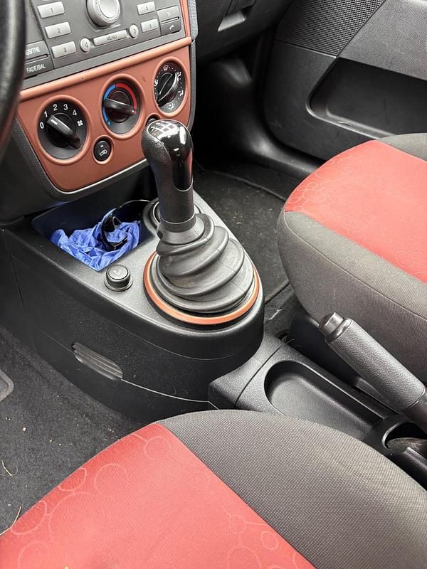 Gebraucht Ford Fiesta 60 PS (44 kW) 2007 Weiß Kleinwagen