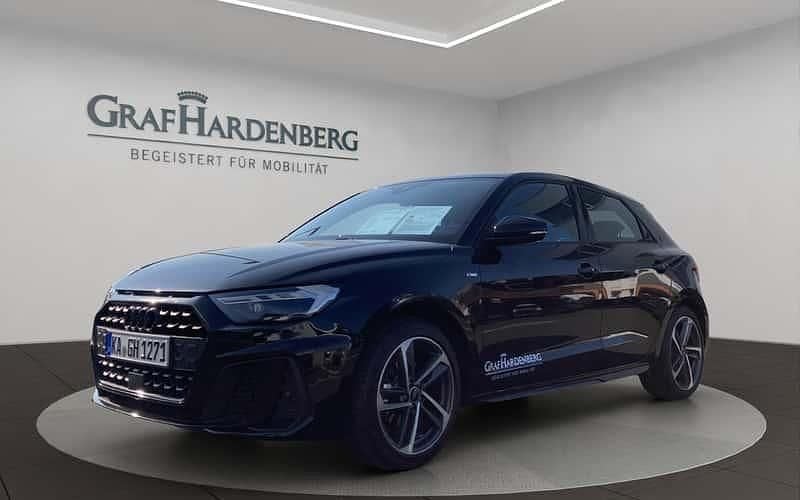 Mythosschwarz metallic Gebraucht 2024 Audi A1 Sportback S-Line Kleinwagen | 27.900 € (Etwas zu teuer) - Bild 1/4