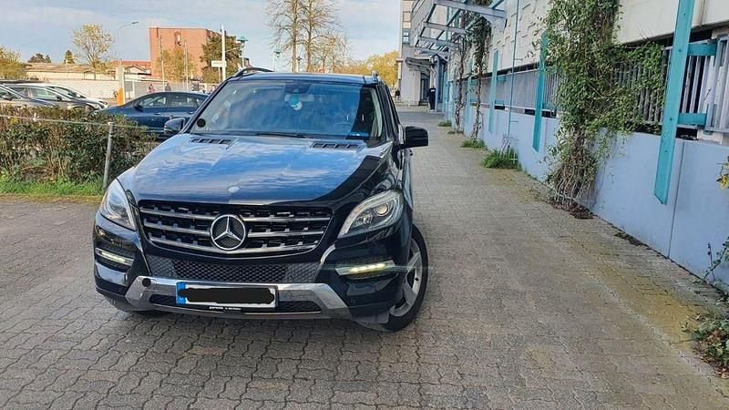 Gebraucht Mercedes ML350 258 PS (189 kW) 2014 Schwarz SUV