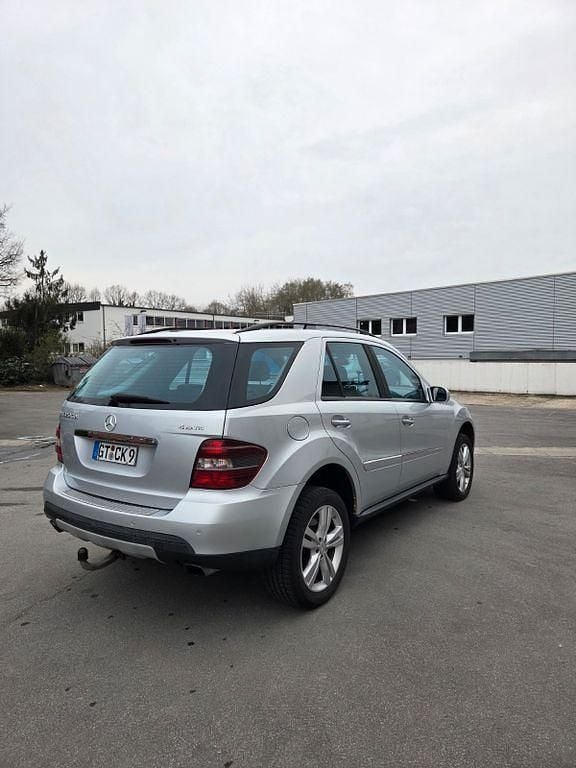 Gebraucht Mercedes ML320 224 PS (164 kW) 2007 Silber SUV