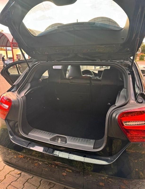 Gebraucht Mercedes A200 136 PS (100 kW) 2017 Schwarz Limousine