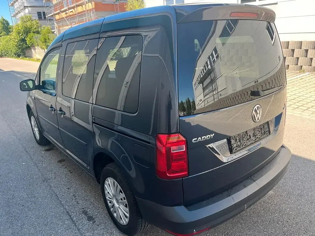 Używany VW Caddy Trendline 102 KM (75 kW) 2015 Niebieski Minivan