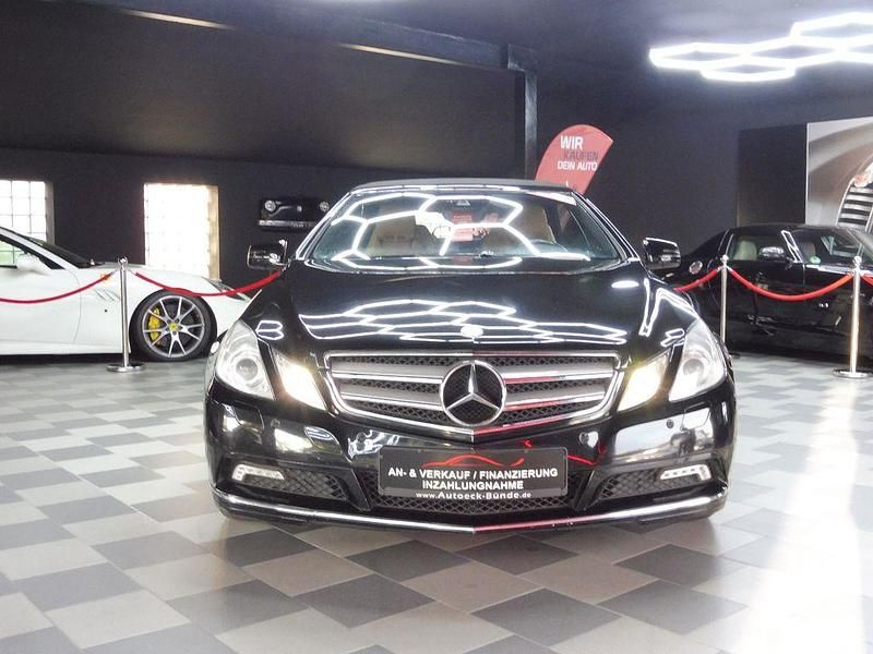Gebraucht Mercedes E250 204 PS (150 kW) 2010 Schwarz Cabrio