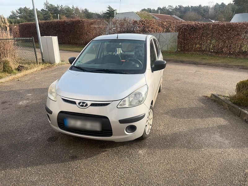 Silber Gebraucht 2010 Hyundai i10 Kleinwagen | 1.999 € - Bild 1/4