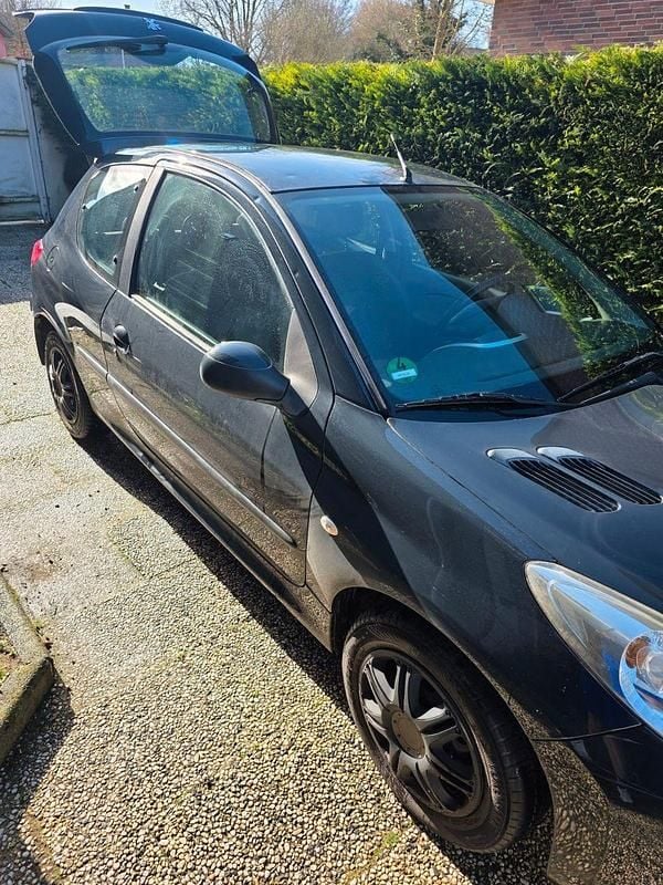 Gebraucht Peugeot 206 60 PS (44 kW) 2009 Grau Limousine