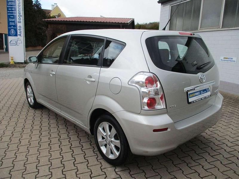 Gebraucht Toyota Corolla Verso Executive 129 PS (94 kW) 2008 Silber Van / Kleinbus