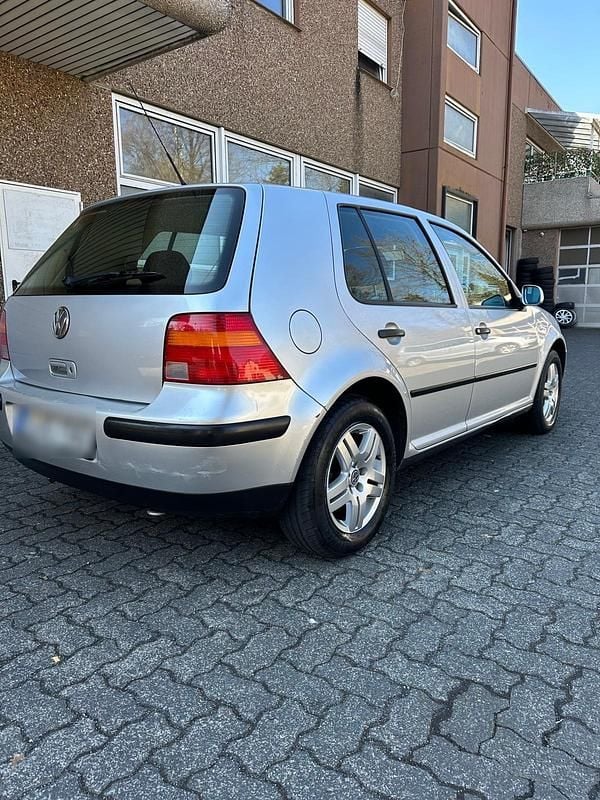 Gebraucht VW Golf IV 104 PS (76 kW) 2002 Silber Kleinwagen