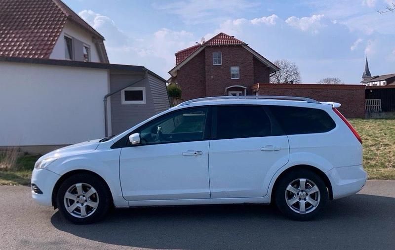 Gebraucht Ford Focus 107 PS (78 kW) 2009 Weiß Kombi