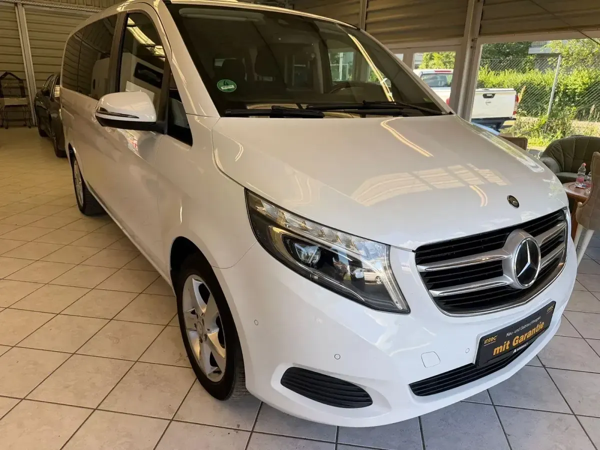 Gebraucht Mercedes V220 Edition 163 PS (119 kW) 2017 Weiß Van / Kleinbus