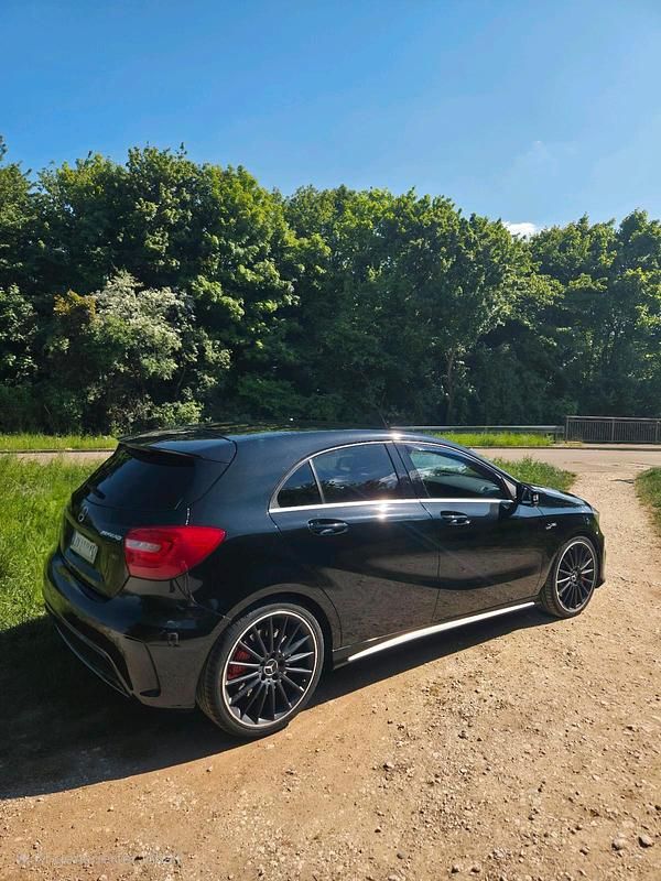 Schwarz Gebraucht 2014 Mercedes A45 AMG AMG Limousine | 24.999 € (Etwas zu teuer) - Bild 1/4