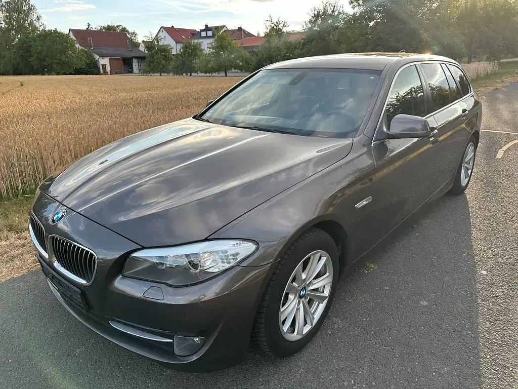Gebraucht BMW 520 184 PS (135 kW) 2011 Grau Kombi