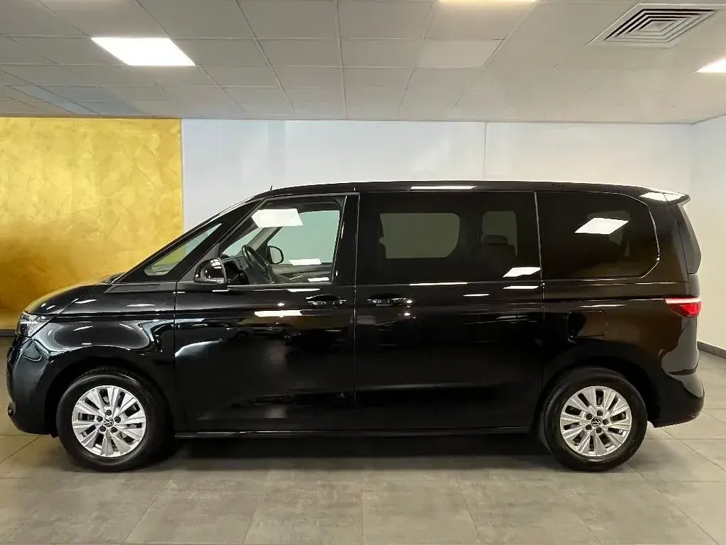 Gebraucht VW Multivan Basis 150 PS (110 kW) 2024 Schwarz Van / Kleinbus