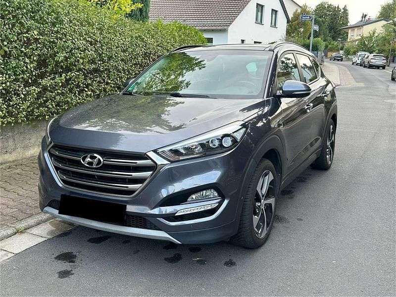 Grau Gebraucht 2016 Hyundai Tucson Trend SUV | 16.500 € (Fairer Preis) - Bild 1/4
