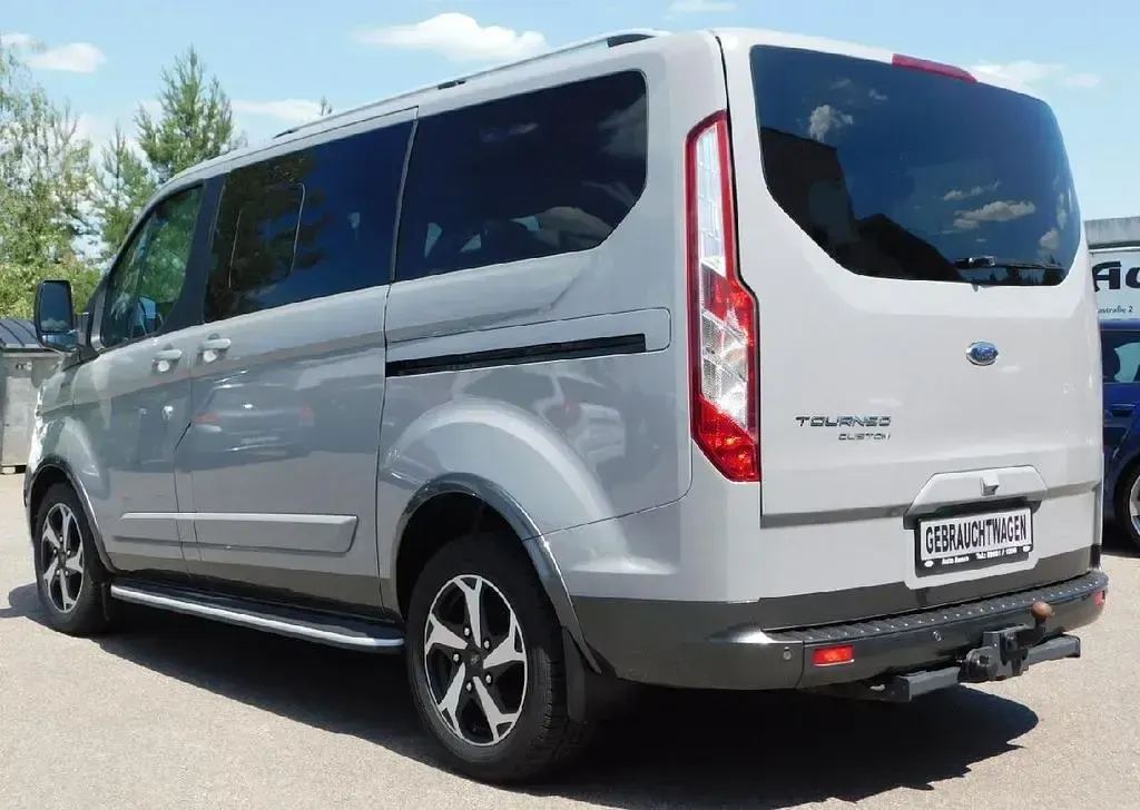 Gebraucht Ford Tourneo 150 PS (110 kW) 2023 Grau Kombi