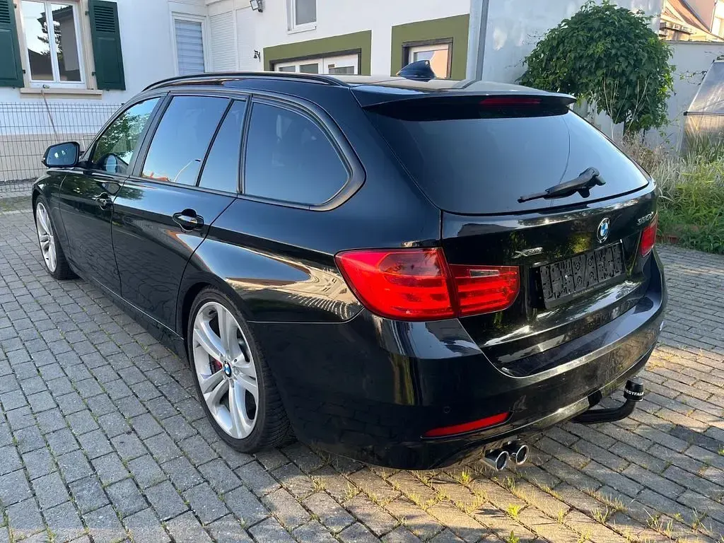 Gebraucht BMW 330 Sport Line 258 PS (189 kW) 2013 Schwarz Kombi