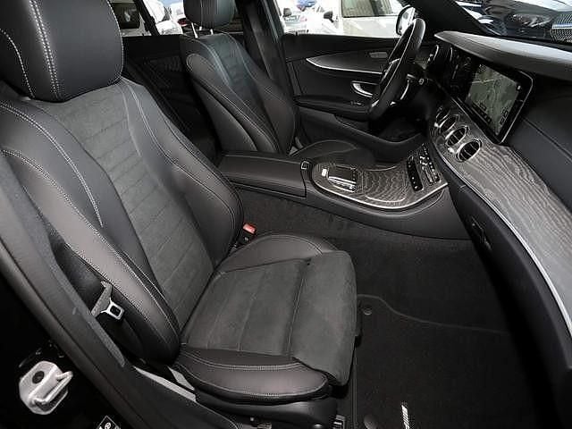 Second-hand Mercedes E200 AMG line 197 CP (144 kW) 2024 Negru Break
