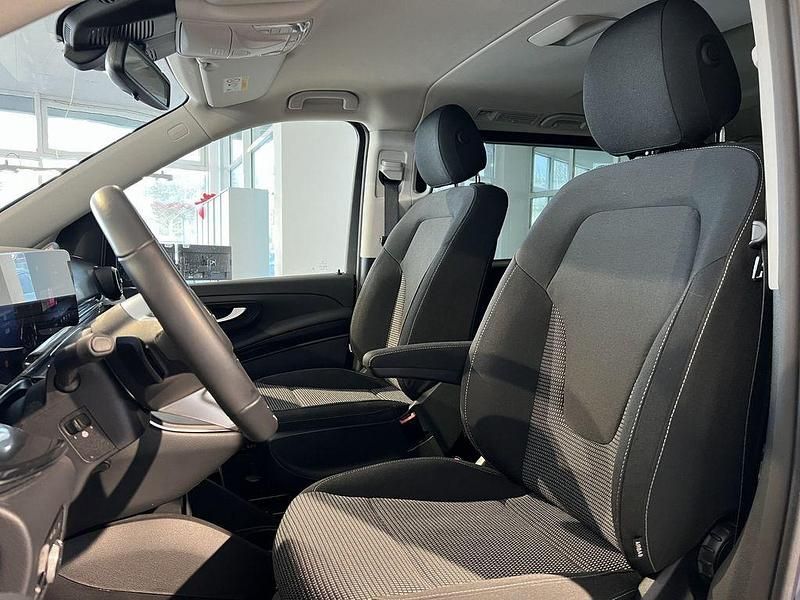 Gebraucht Mercedes V220 163 PS (119 kW) 2024 Sodalithblau Van / Kleinbus