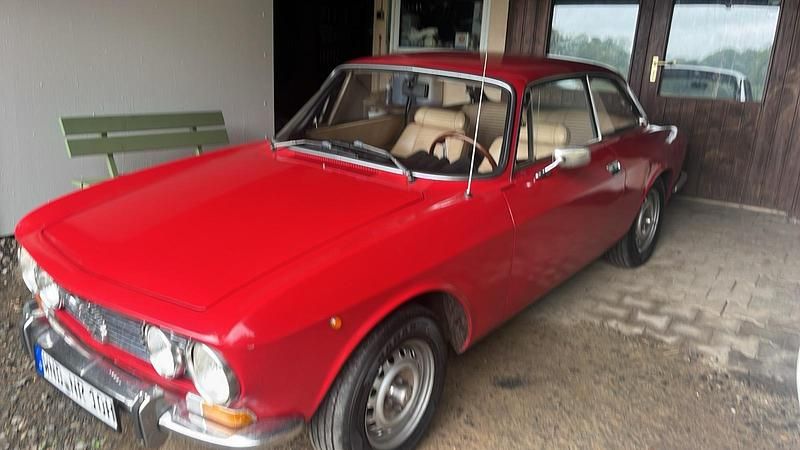 Rot Gebraucht 1975 Alfa Romeo 2000 Coupé | 25.000 € - Bild 1/4