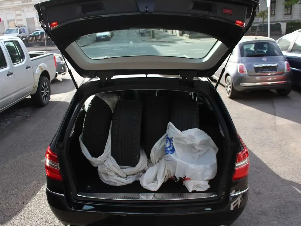 Gebraucht Mercedes E350 231 PS (169 kW) 2010 Obsidianschwarz  metalliclack Kombi
