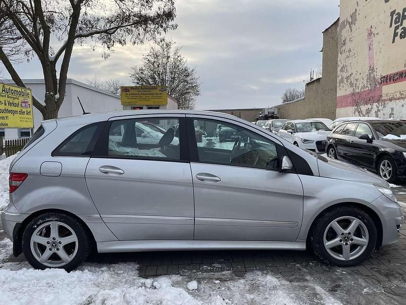 Gebraucht Mercedes B180 116 PS (85 kW) 2011 Grau Van / Kleinbus