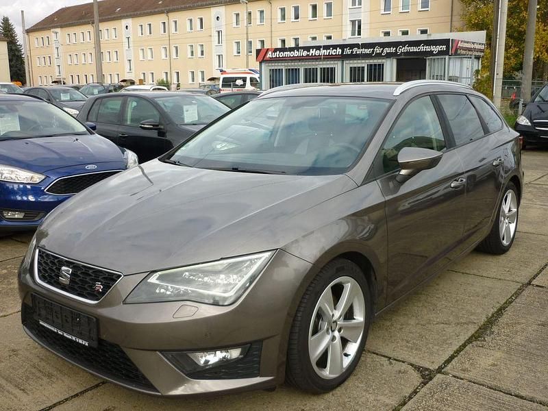 Grau Gebraucht 2015 Seat Leon ST 4Drive Kombi | 10.900 € (Fairer Preis) - Bild 1/4