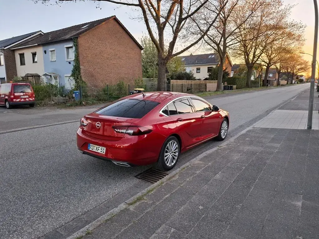 Używany Opel Insignia Elegance 174 KM (127 kW) 2021 Czerwony Sedan/Limuzyna