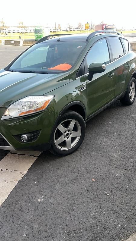 Gebraucht Ford Kuga 146 PS (107 kW) 2010 Grün SUV