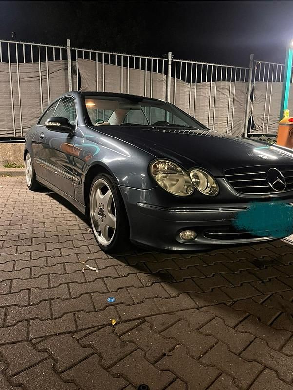 Blau Gebraucht 2002 Mercedes CLK240 Avantgarde Coupé | 3.800 € (Fairer Preis) - Bild 1/4