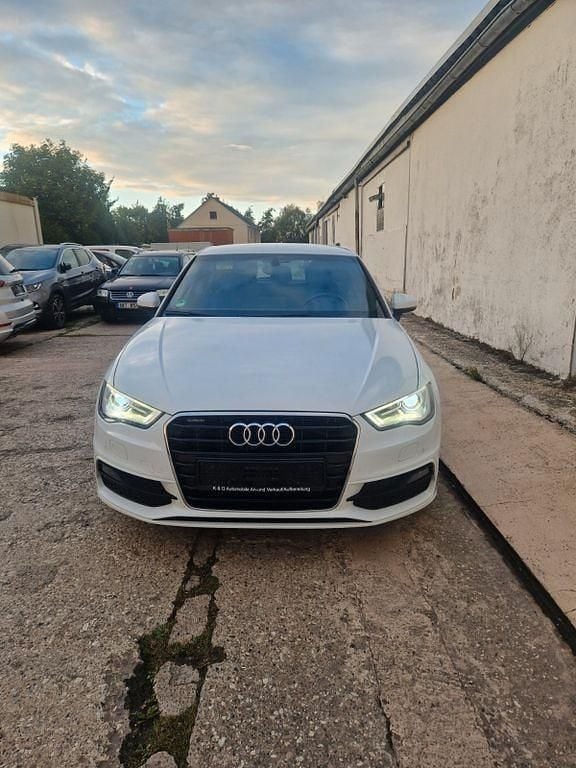 Weiß Gebraucht 2013 Audi A3 S-Line Limousine | 15.500 € (Fairer Preis) - Bild 1/4