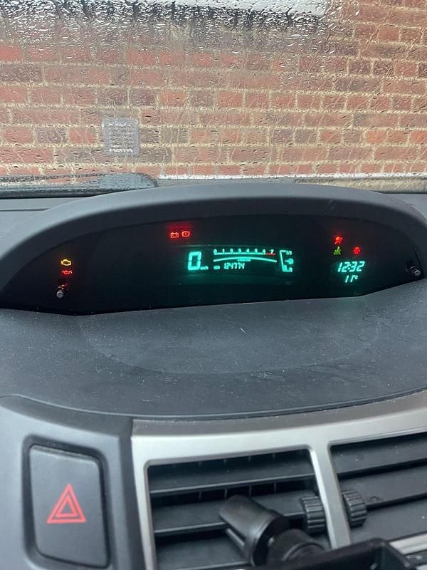 Gebraucht Toyota Yaris 69 PS (50 kW) 2009 Schwarz Kleinwagen