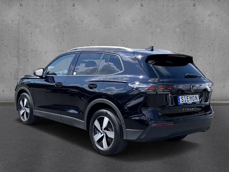 Gebraucht VW Tiguan Life 150 PS (110 kW) 2024 Schwarz SUV