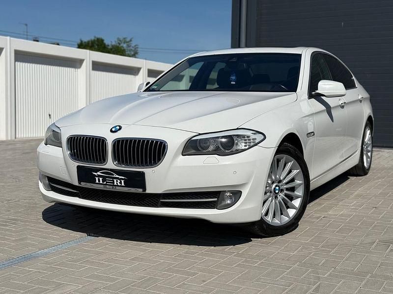 Weiß Gebraucht 2013 BMW 520 Comfort Edition Limousine | 10.500 € - Bild 1/4
