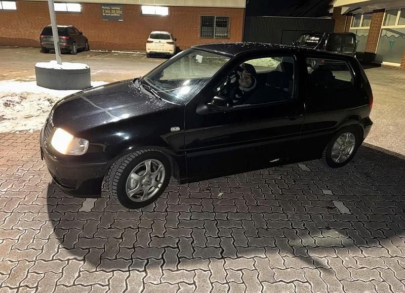 Gebraucht VW Polo 66 PS (48 kW) 2001 Schwarz Kleinwagen