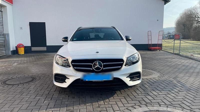 Gebraucht Mercedes E300 AMG line 306 PS (225 kW) 2019 Weiß Kombi