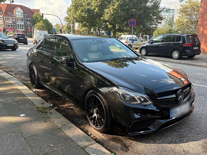 Schwarz Gebraucht 2013 Mercedes E500 AMG Limousine | 22.500 € - Bild 1/4