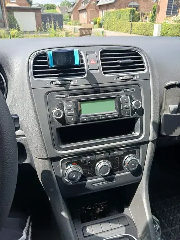 Gebraucht VW Golf VI 105 PS (77 kW) 2010 Weiß Kleinwagen