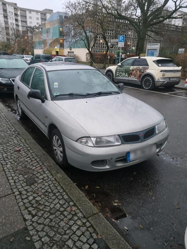 Silber Gebraucht 1998 Mitsubishi Carisma Limousine | 400 € (Guter Preis) - Bild 1/4