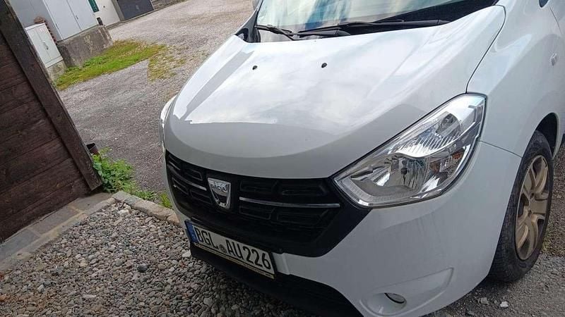 Gebraucht 2018 Dacia Lodgy Lauréate Van / Kleinbus | 6.800 € (Superpreis) - Bild 1/4